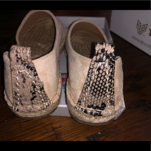 Taupe Beast Fashion Nova flats - Picture 2 of 7